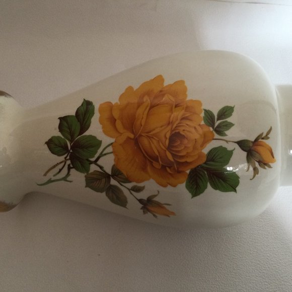 Beautiful Vase with yellow Rose flower 9.5" tall gold gilded bottom rim - Picture 6 of 6
